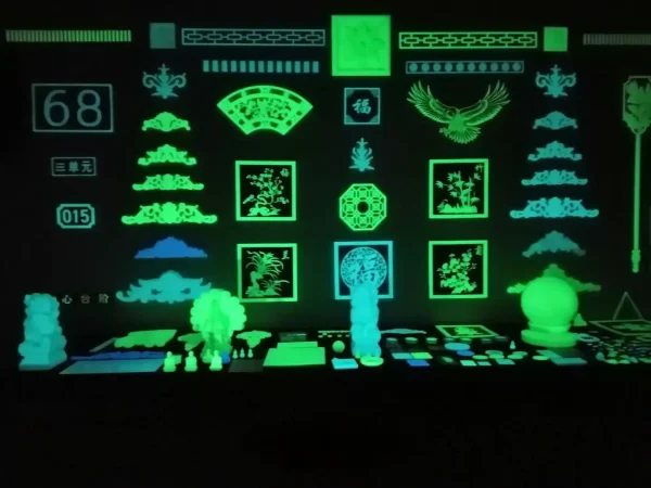 Self-Luminous Particles (34)